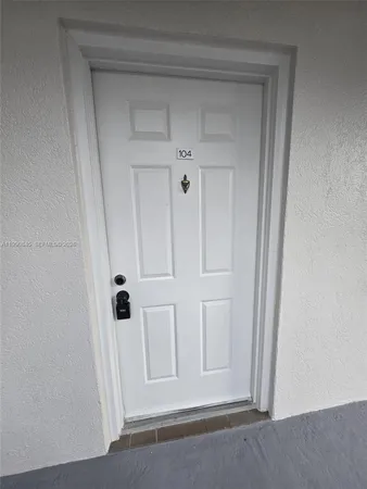 $2,100 | 3500 Whitehall Drive, Unit 104, West Palm Beach, FL 33401