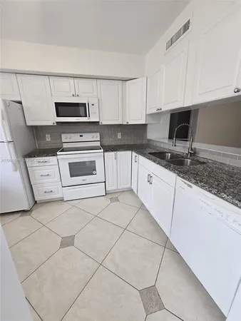 $2,100 | 3500 Whitehall Drive, Unit 104, West Palm Beach, FL 33401