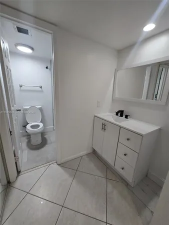 $2,100 | 3500 Whitehall Drive, Unit 104, West Palm Beach, FL 33401