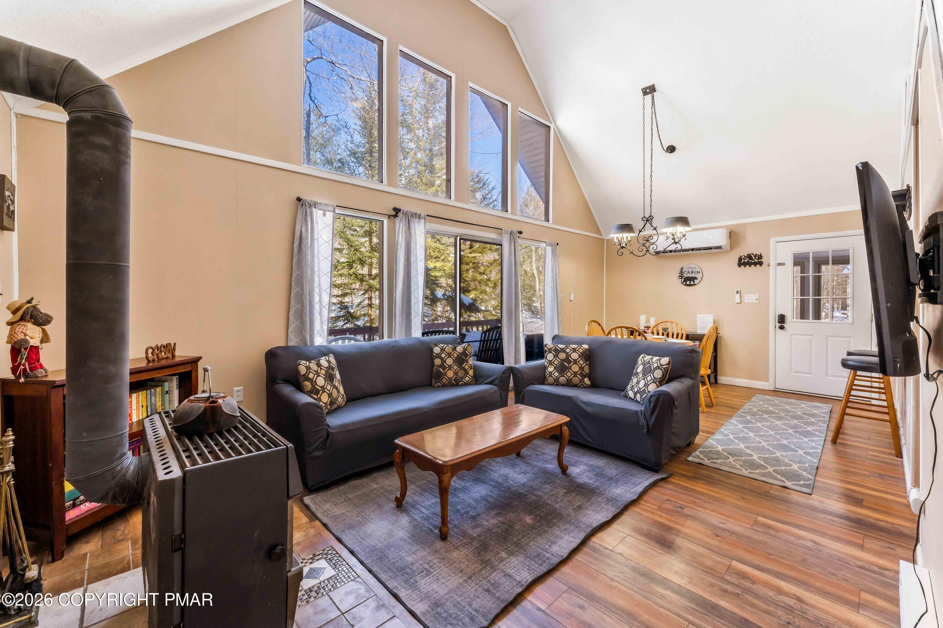 102 King Arthur Road Pocono Lake, PA 18347 - Photo 14 of 59 102 King Arthur Road, Pocono Lake, PA-22