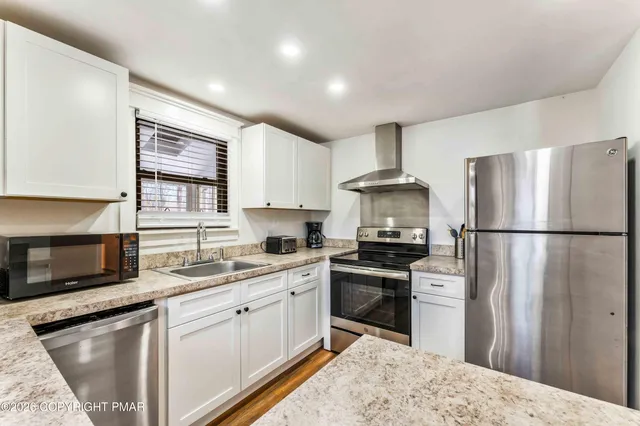 $321,300 | 102 King Arthur Road, Pocono Lake, PA 18347