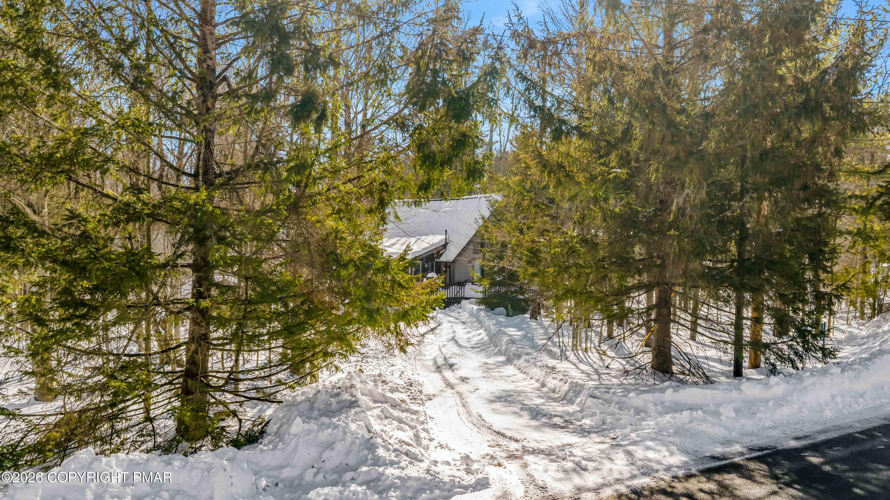 102 King Arthur Road Pocono Lake, PA 18347 - Photo 4 of 59 102 King Arthur Road, Pocono Lake, PA-01