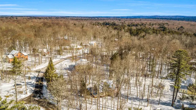 $321,300 | 102 King Arthur Road, Pocono Lake, PA 18347