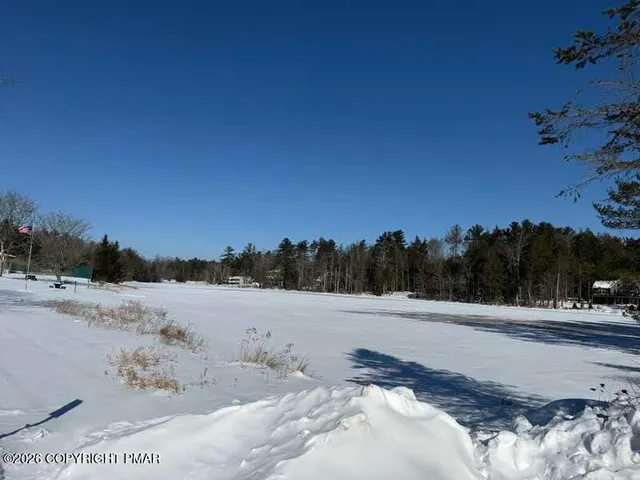 $321,300 | 102 King Arthur Road, Pocono Lake, PA 18347