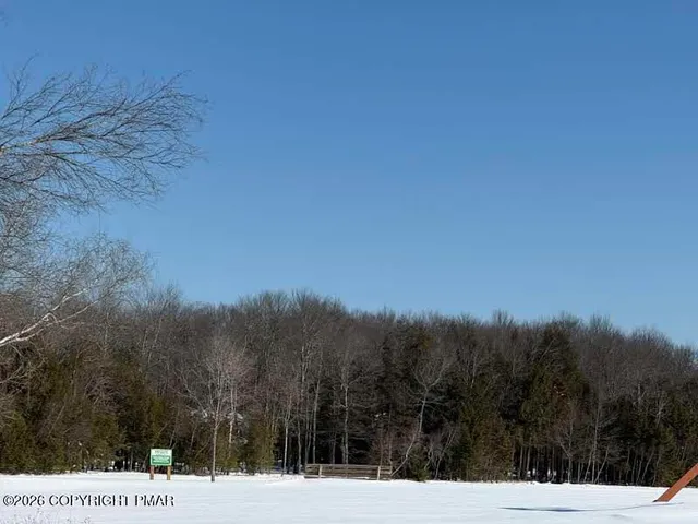 $321,300 | 102 King Arthur Road, Pocono Lake, PA 18347