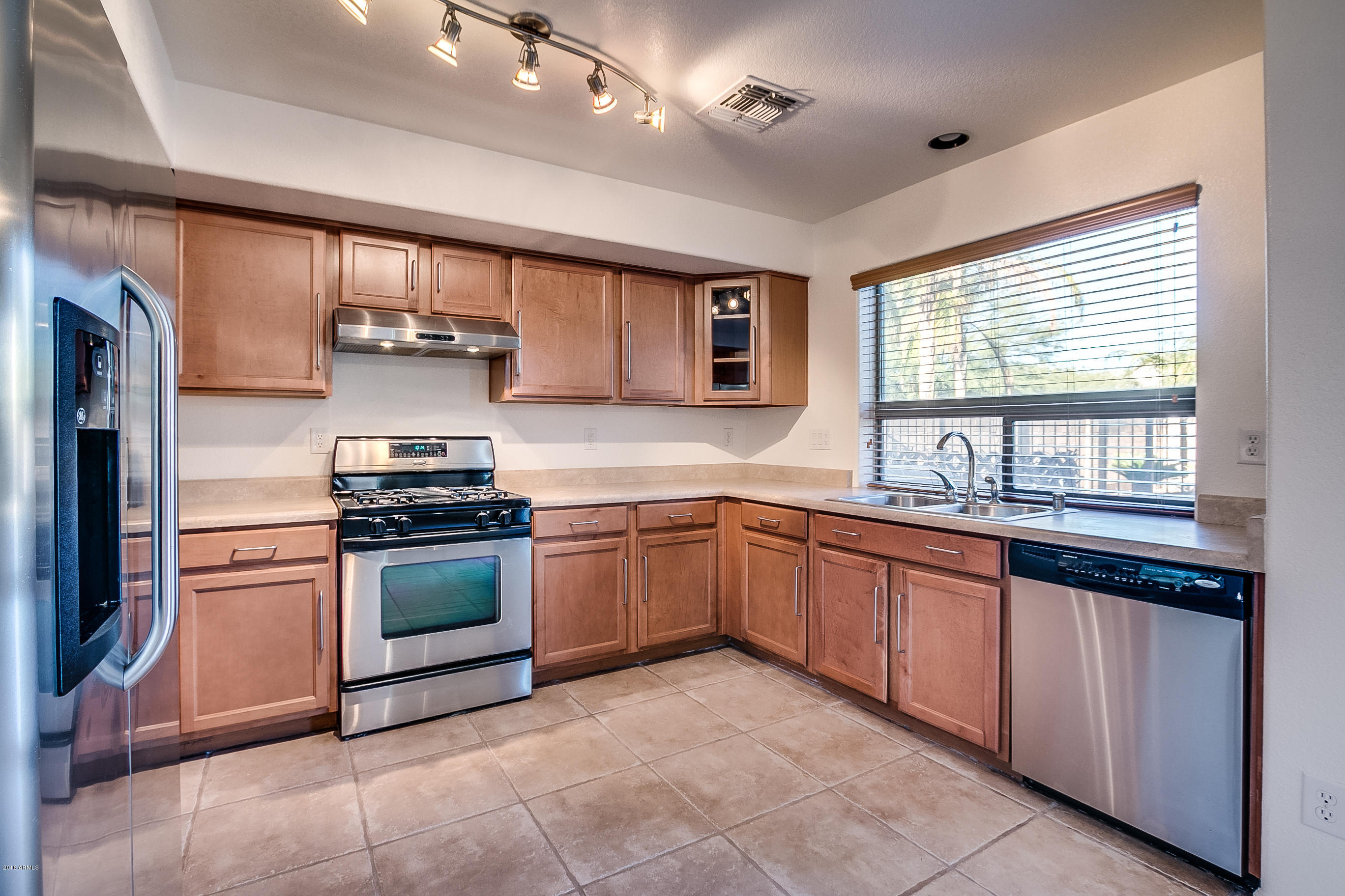 2442 West Via Dona Road Phoenix, AZ 85085 - Photo 4 of 15 Via Dona-09