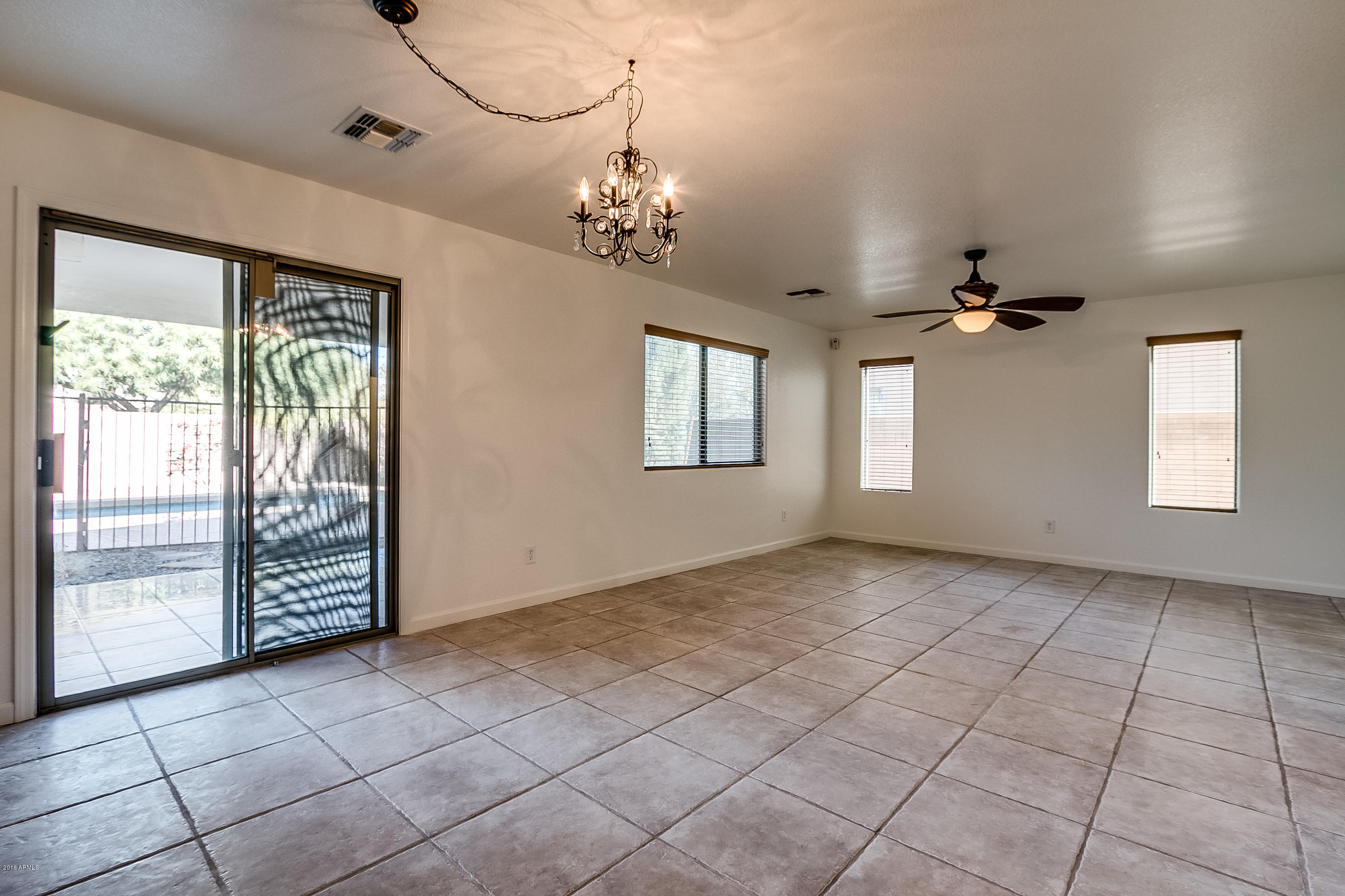 2442 West Via Dona Road Phoenix, AZ 85085 - Photo 5 of 15 Via Dona-16