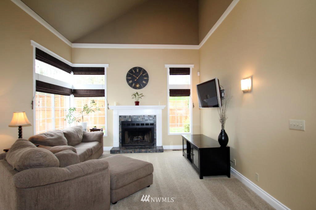 11839 Northeast 167th Street Bothell, WA 98011 - Photo 3 of 15 Gallery Image 3