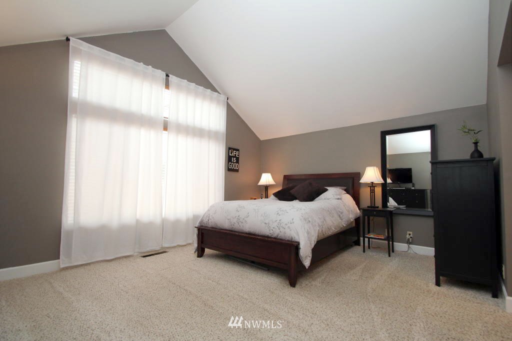 11839 Northeast 167th Street Bothell, WA 98011 - Photo 4 of 15 Gallery Image 4
