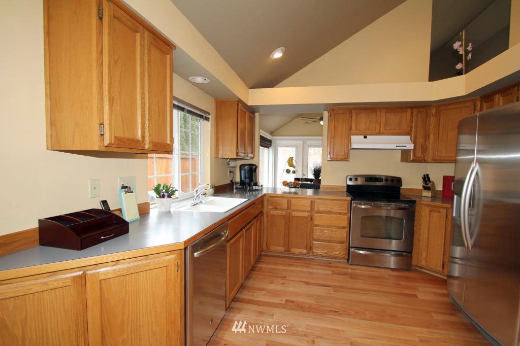 11839 Northeast 167th Street Bothell, WA 98011 - Photo 5 of 15 Gallery Image 5