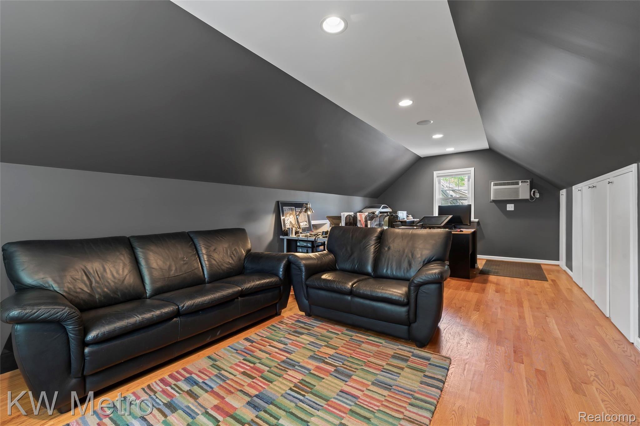 124 Cambridge Boulevard Pleasant Ridge, MI 48069 - Photo 45 of 54 PLE_4147.jpg