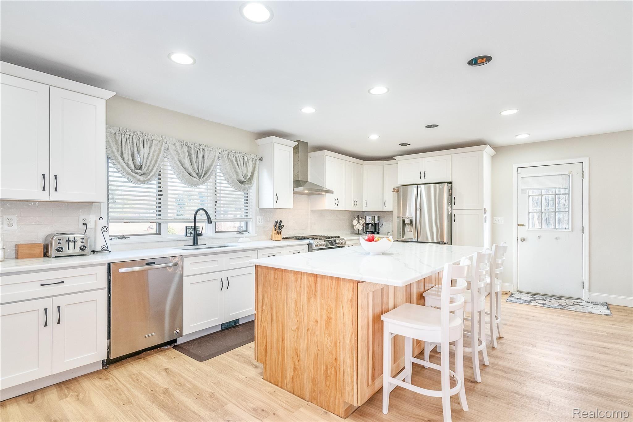 24105 Waltz Road New Boston, MI 48164 - Photo 8 of 40 24105 Waltz Rd-7848.jpg