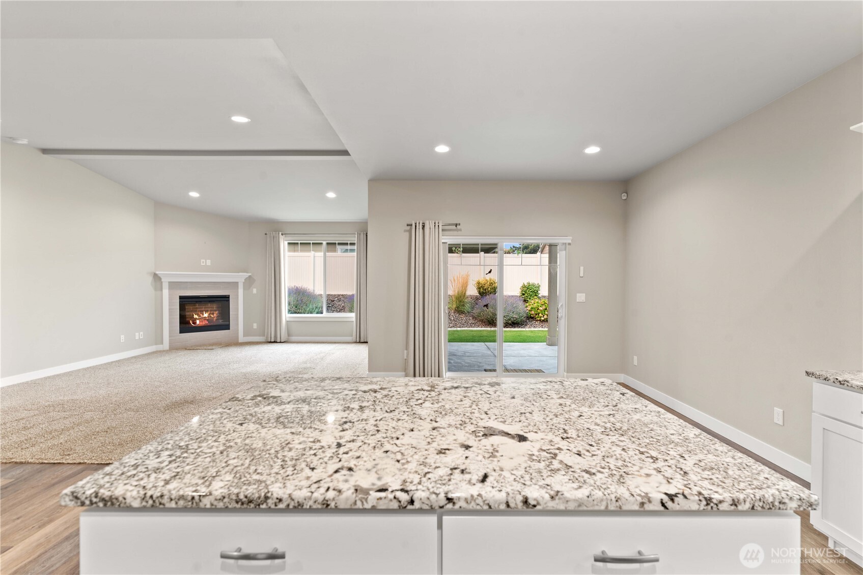 204 Pershing Circle Wenatchee, WA 98801 - Photo 12 of 33 a view of living room