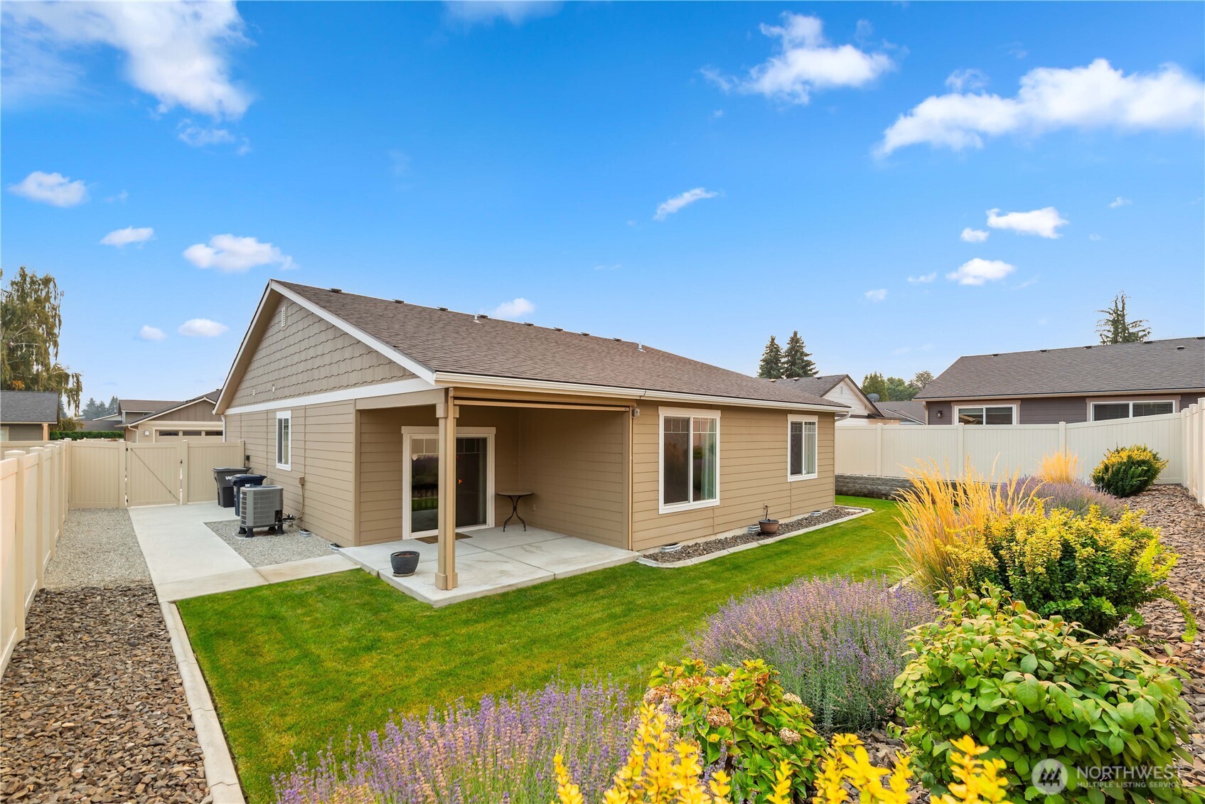 204 Pershing Circle Wenatchee, WA 98801 - Photo 28 of 33 a view of a house with backyard and porch