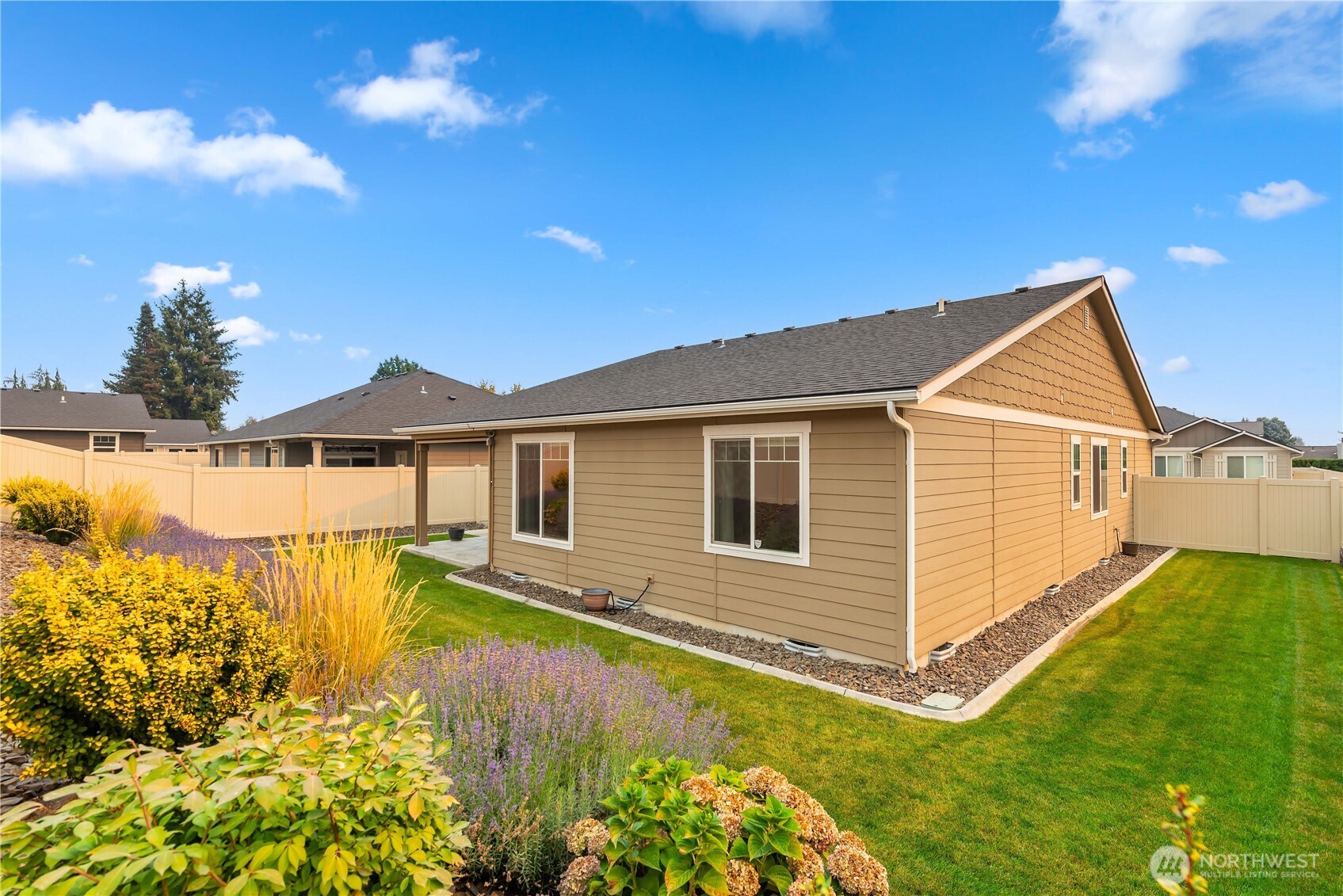 204 Pershing Circle Wenatchee, WA 98801 - Photo 29 of 33 a view of a house with a yard