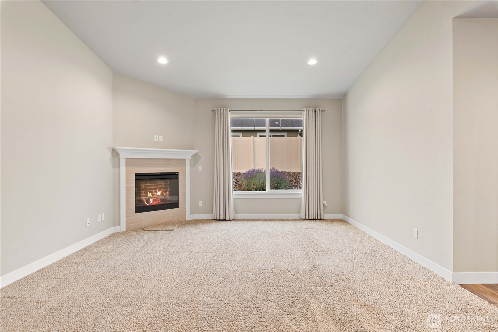 204 Pershing Circle Wenatchee, WA 98801 - Photo 5 of 33 a view of empty room with a fireplace