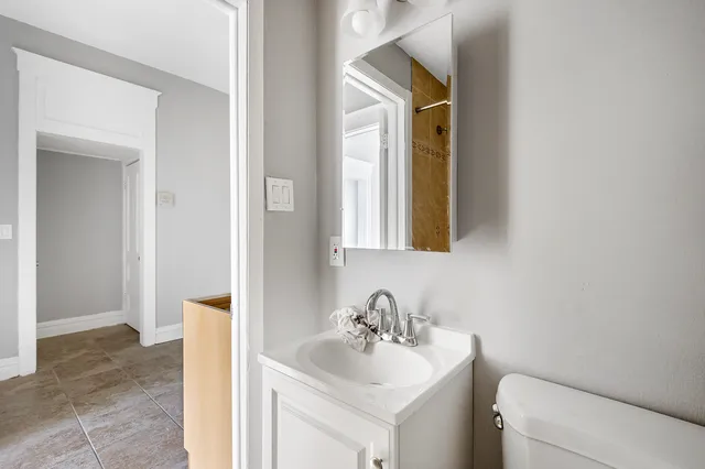 $1,400 | 322 Lake Street, Unit 2F, Oak Park, IL 60302