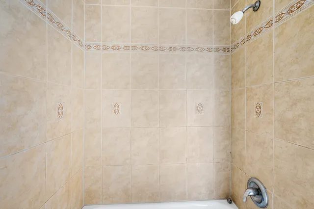 $1,400 | 322 Lake Street, Unit 2F, Oak Park, IL 60302