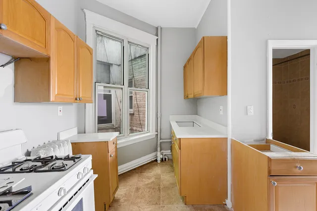 $1,400 | 322 Lake Street, Unit 2F, Oak Park, IL 60302