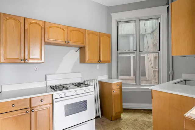 $1,400 | 322 Lake Street, Unit 2F, Oak Park, IL 60302