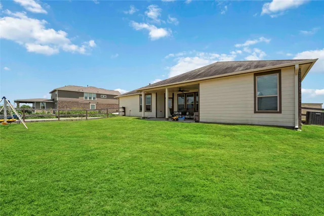 a view of a house with yard and porch