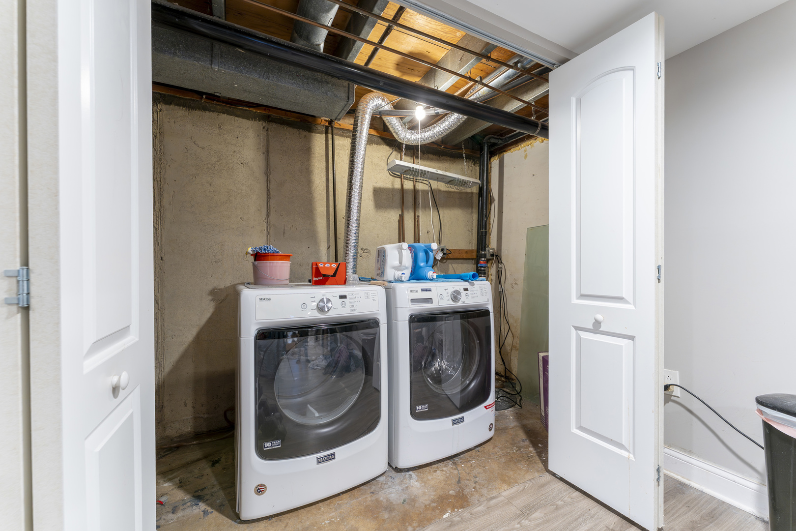 513 Jill Lane Bolingbrook, IL 60440 - Photo 19 of 20 a utility room with dryer and washer
