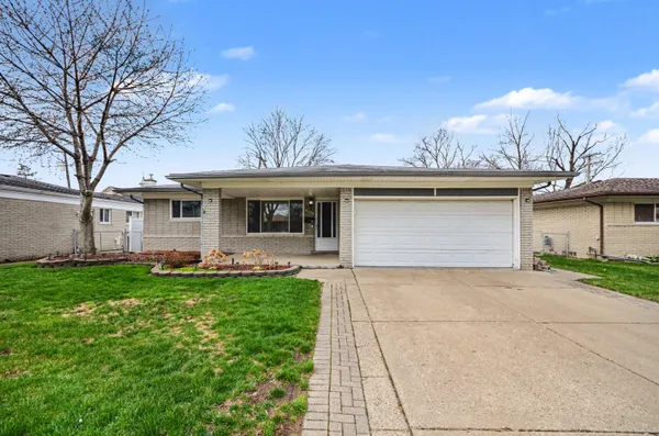 $309,900 | 33057 Sherwood Forest Drive, Sterling Heights, MI 48310