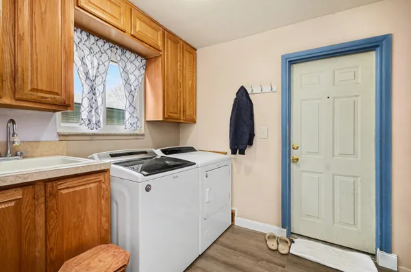 $309,900 | 33057 Sherwood Forest Drive, Sterling Heights, MI 48310