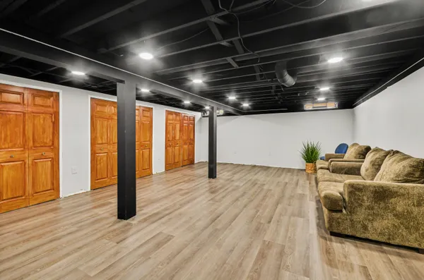 $309,900 | 33057 Sherwood Forest Drive, Sterling Heights, MI 48310