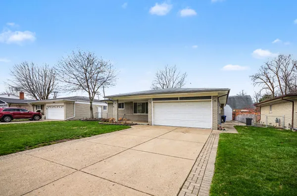 $309,900 | 33057 Sherwood Forest Drive, Sterling Heights, MI 48310