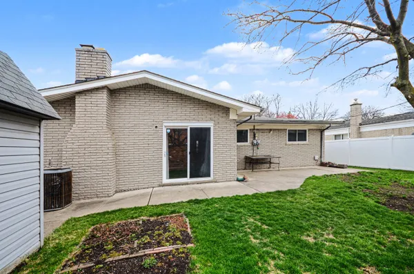 $309,900 | 33057 Sherwood Forest Drive, Sterling Heights, MI 48310