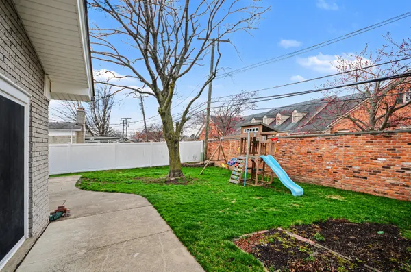 $309,900 | 33057 Sherwood Forest Drive, Sterling Heights, MI 48310