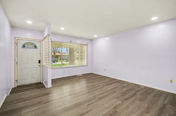 $309,900 | 33057 Sherwood Forest Drive, Sterling Heights, MI 48310