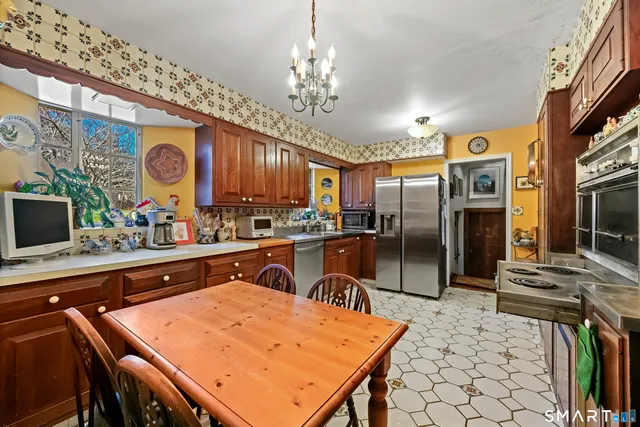 $1,695,000 | 14 Langner Lane, Weston, CT 06883