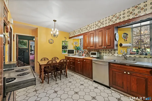 $1,695,000 | 14 Langner Lane, Weston, CT 06883