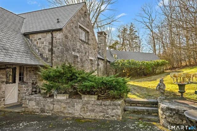 $1,695,000 | 14 Langner Lane, Weston, CT 06883