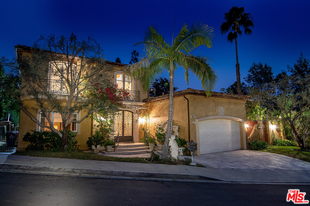 3002 Hutton Place Beverly Hills, CA 90210 - Photo 3 of 9 a view of a house with a yard and a street