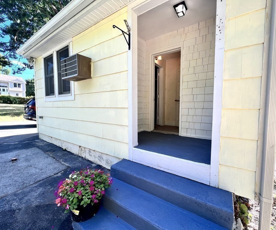 2 Rolfe Avenue Worcester, MA 01604 - Photo 6 of 38 Gallery Image 6