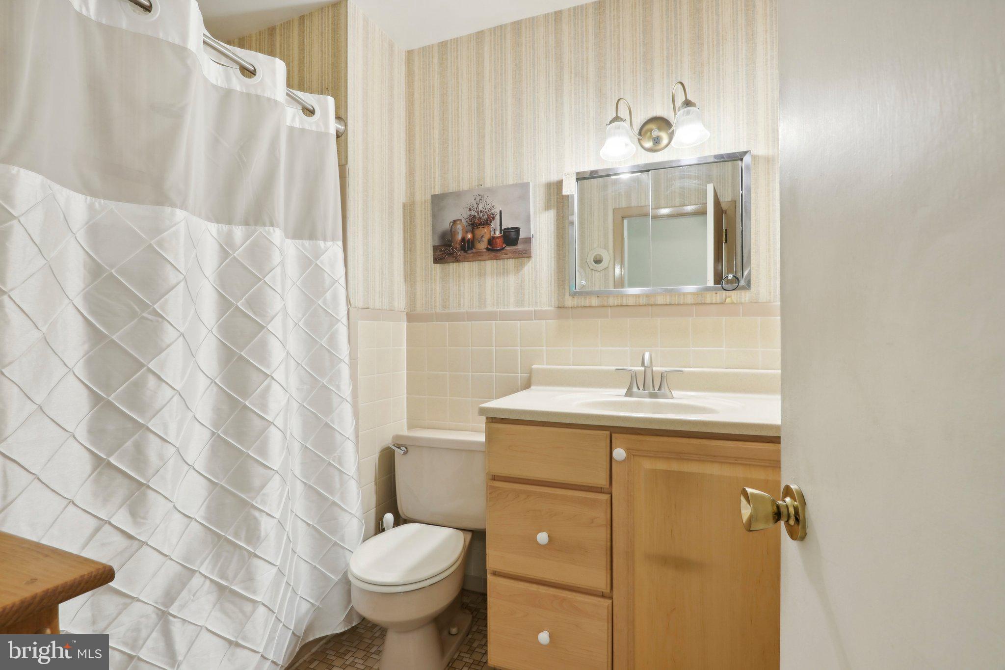 701 Meadowlark Road Norristown, PA 19403 - Photo 20 of 35 Hallway Full Bathroom