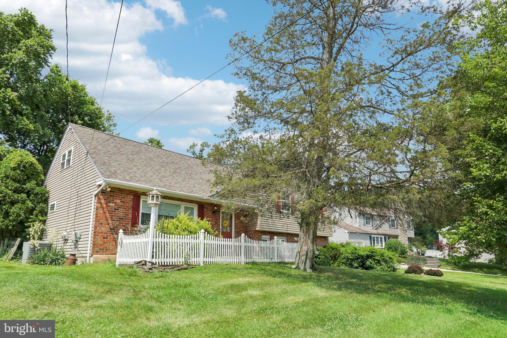 701 Meadowlark Road Norristown, PA 19403 - Photo 3 of 35 701 Meadowlark