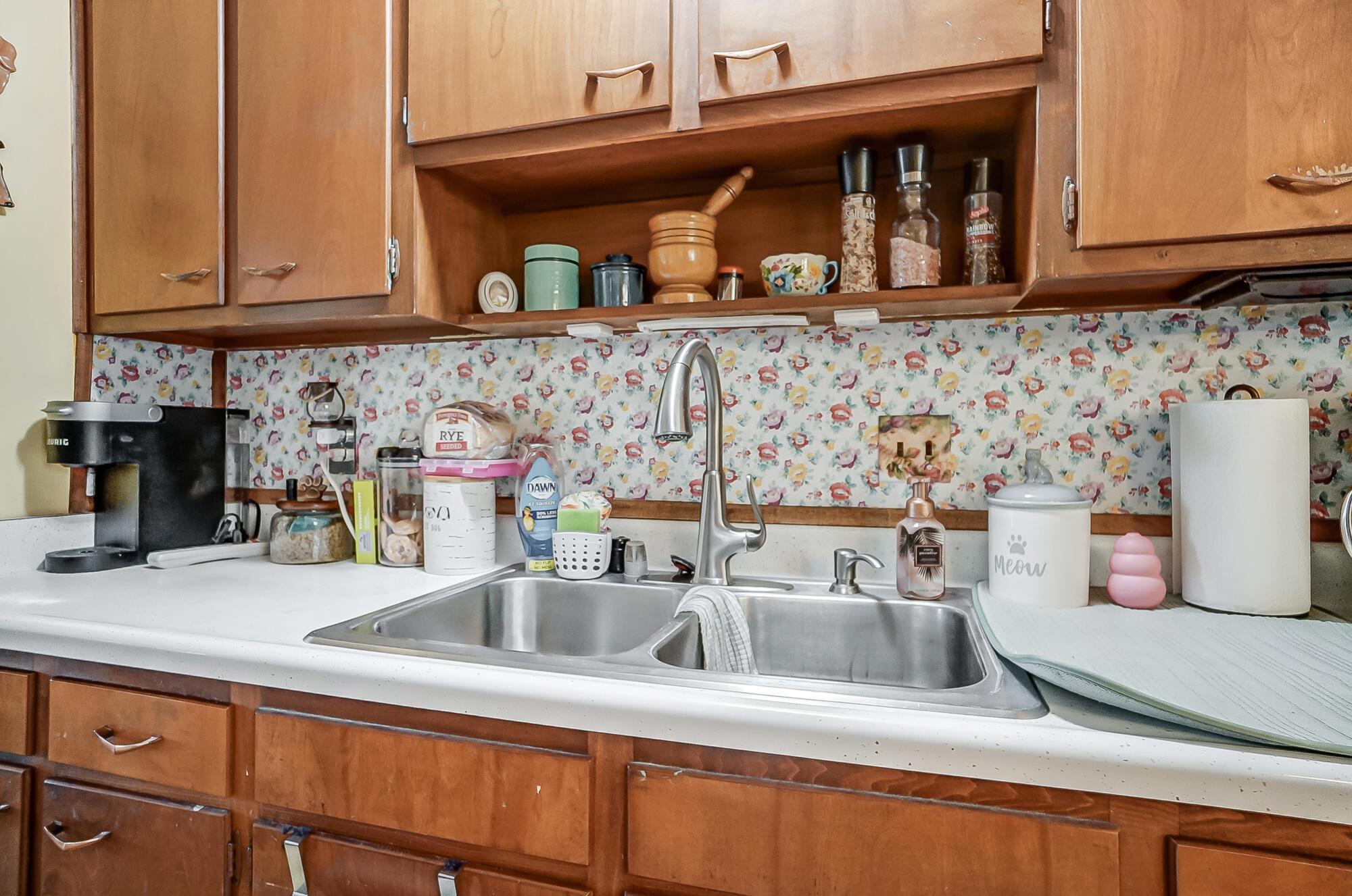 3880 Eakin Road Columbus, OH 43228 - Photo 12 of 34 Kitchen