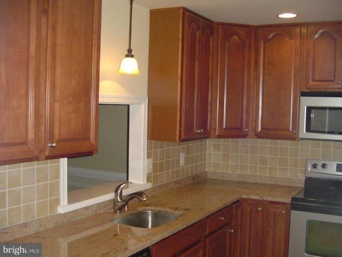8202 Maple Ridge Avenue Springfield, VA 22153 - Photo 3 of 22 Kitchen