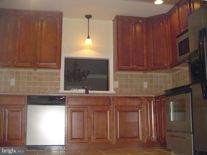 8202 Maple Ridge Avenue Springfield, VA 22153 - Photo 4 of 22 Kitchen #2