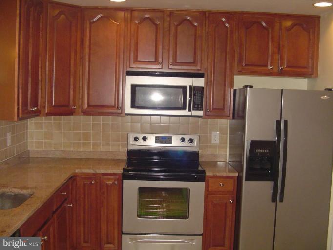 8202 Maple Ridge Avenue Springfield, VA 22153 - Photo 5 of 22 Kitchen #3