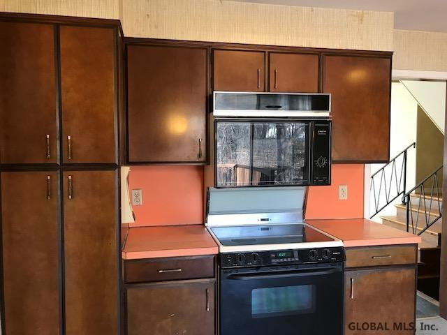 95 Berwick Road Bethlehem, NY 12054 - Photo 4 of 26 Photo 4
