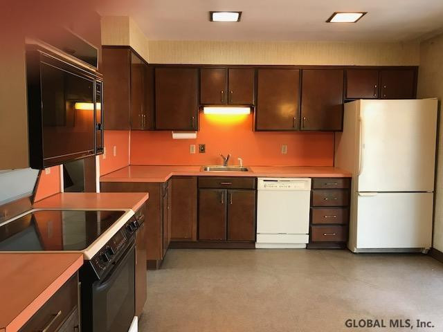 95 Berwick Road Bethlehem, NY 12054 - Photo 6 of 26 Photo 6