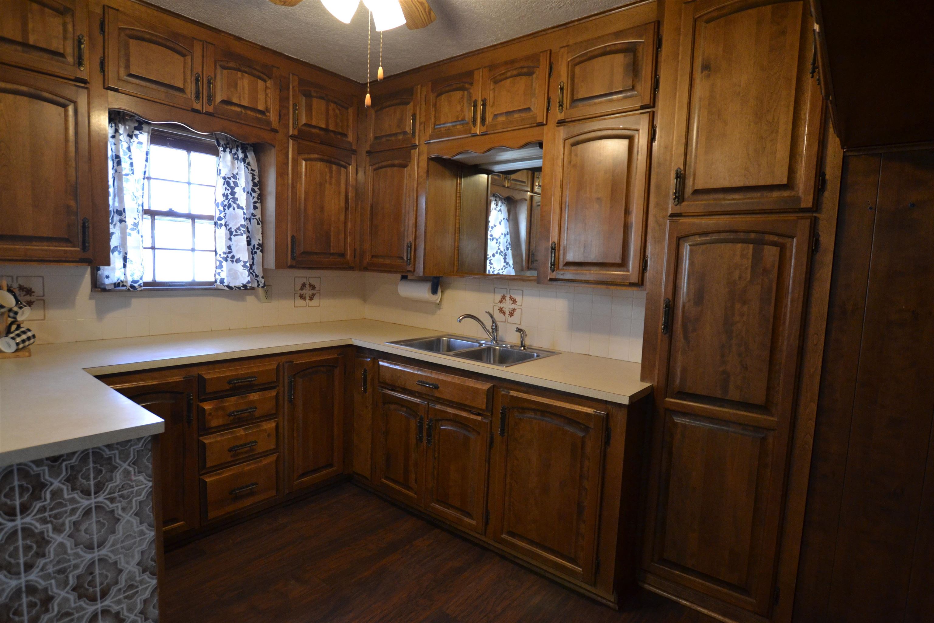 318 14th Avenue Augusta, KS 67010 - Photo 11 of 27