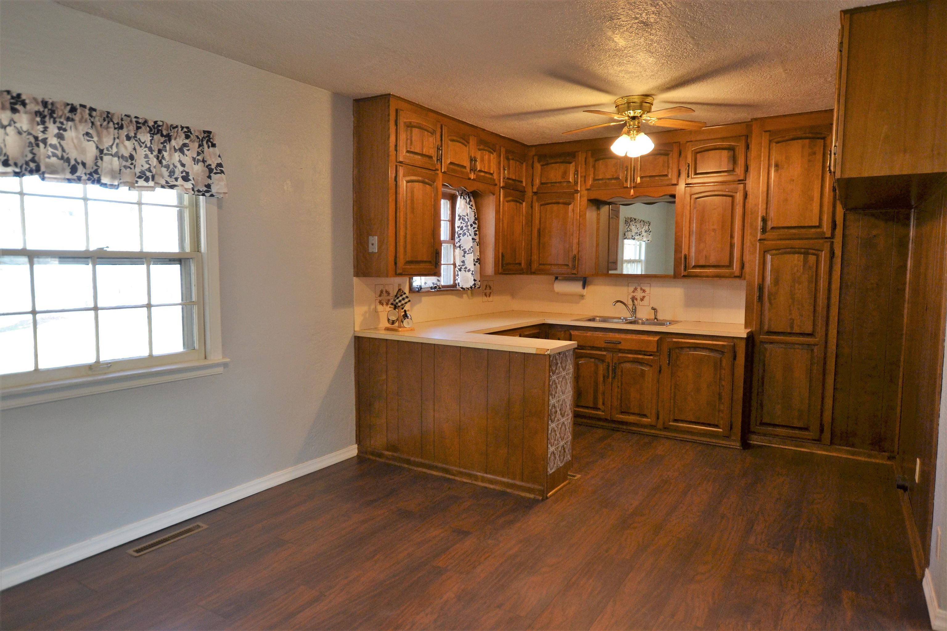 318 14th Avenue Augusta, KS 67010 - Photo 8 of 27