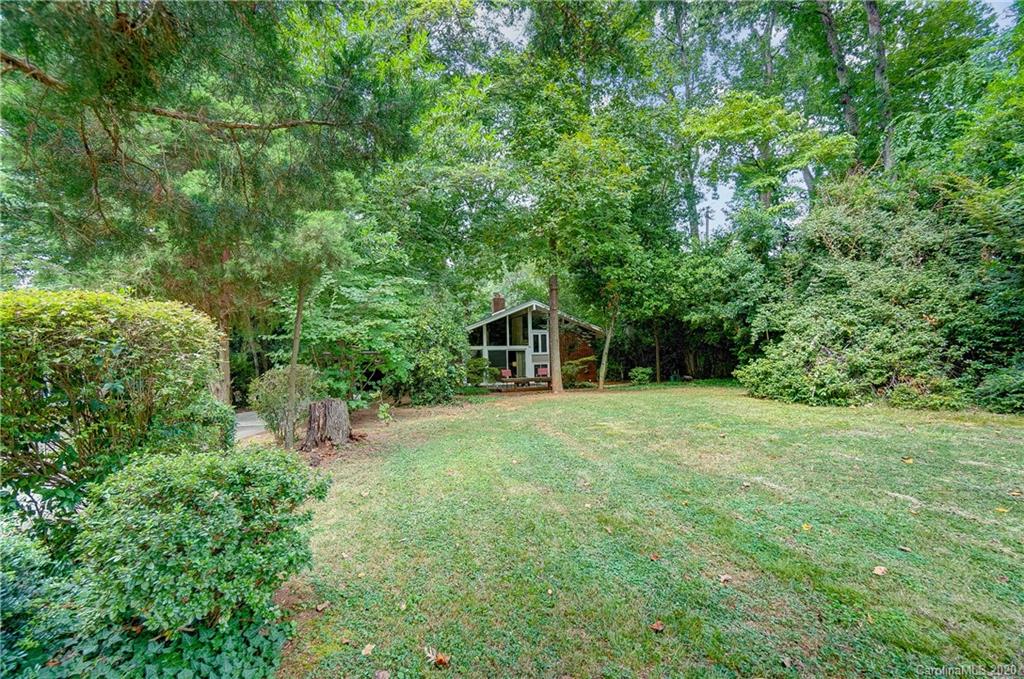 5314 Valley Forge Road Charlotte, NC 28210 - Photo 3 of 48 a view of a big yard with plants and large trees