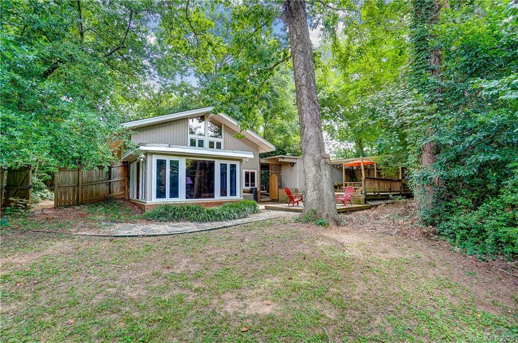 5314 Valley Forge Road Charlotte, NC 28210 - Photo 43 of 48 a front view of a house with garden